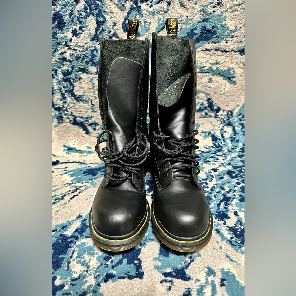 Dr Martens size 6/7 black leather Authentic